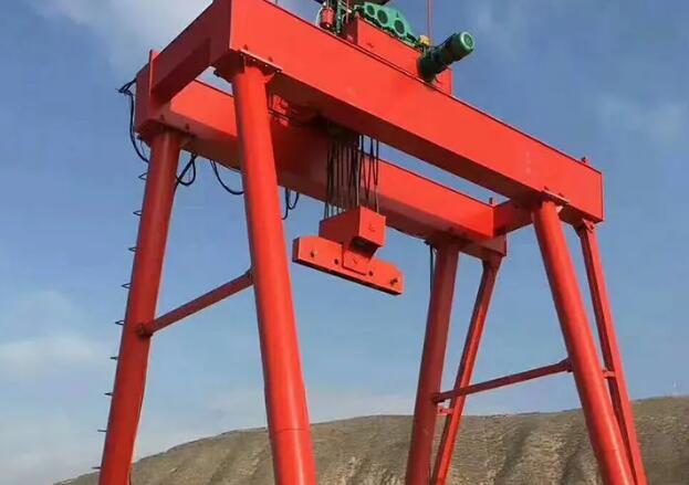 雙主梁吊鉤門(mén)式起重機(jī)設(shè)備廠(chǎng)區(qū)實(shí)拍